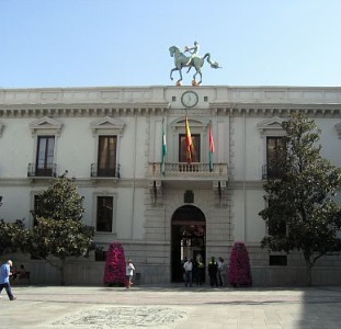 ©Ayto.Granada: EL AYUNTAMIENTO OFRECE ESTE VERANO UNA COMPLETA PROGRAMACIN DE ACTIVIDADES AL AIRE LIBRE PARA LOS JVENES  